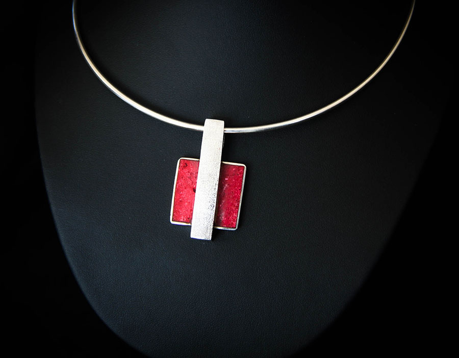 Colgante CR de Plata 925 con piedra reconstituida - Colección Trazua